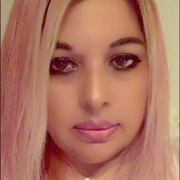 Meet your Posher, Cynthia - Picture 1 of 1